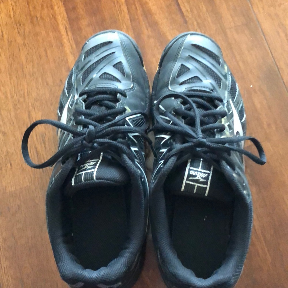 Mizuno volleyball shoes